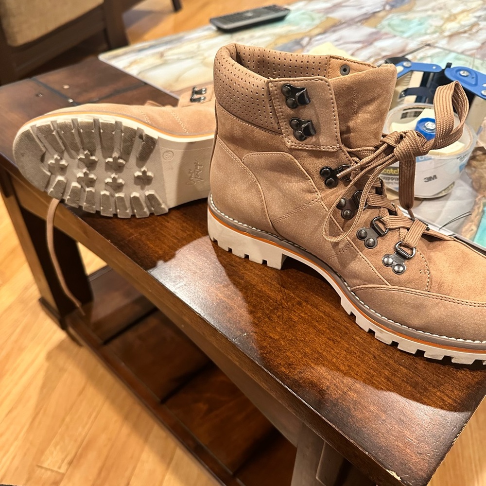 Crown vintage women’s hiking boot